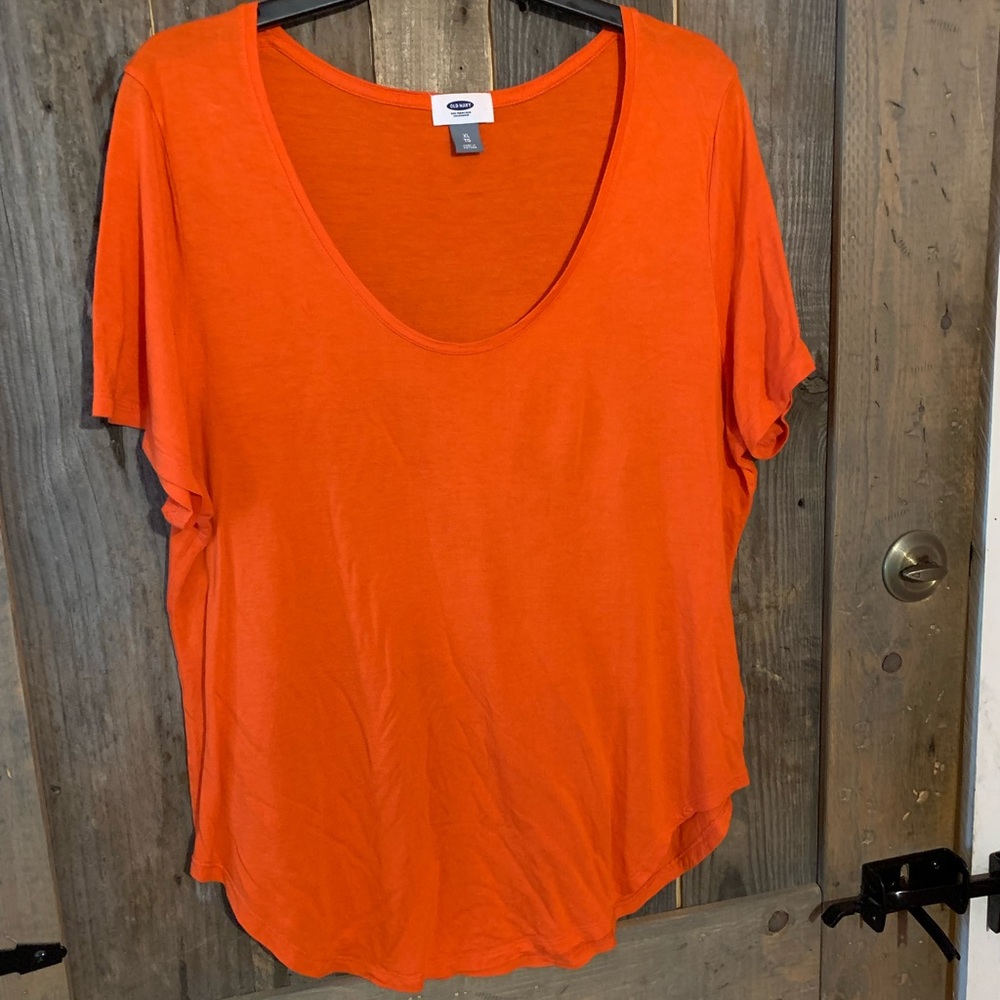 🔴 Orange tee